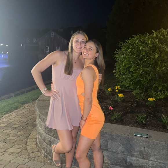 Meet your Posher, Nicole - Picture 1 of 1